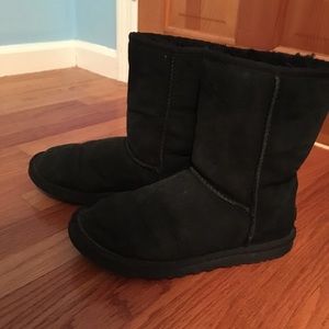 Short black UGG boots